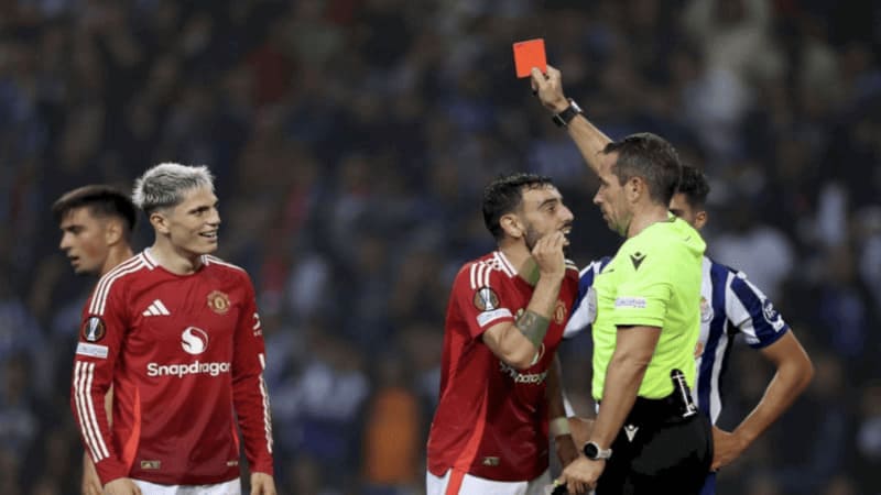 Nhận hai thẻ vàng trong một trận đấu