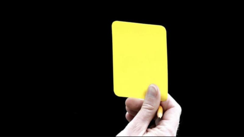 Thẻ vàng trong bóng đá là gì?